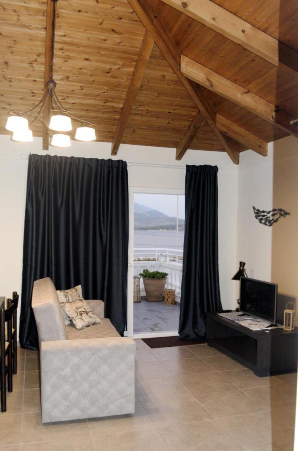 La Maison Bleue Apartment Lixouri Bagian luar foto